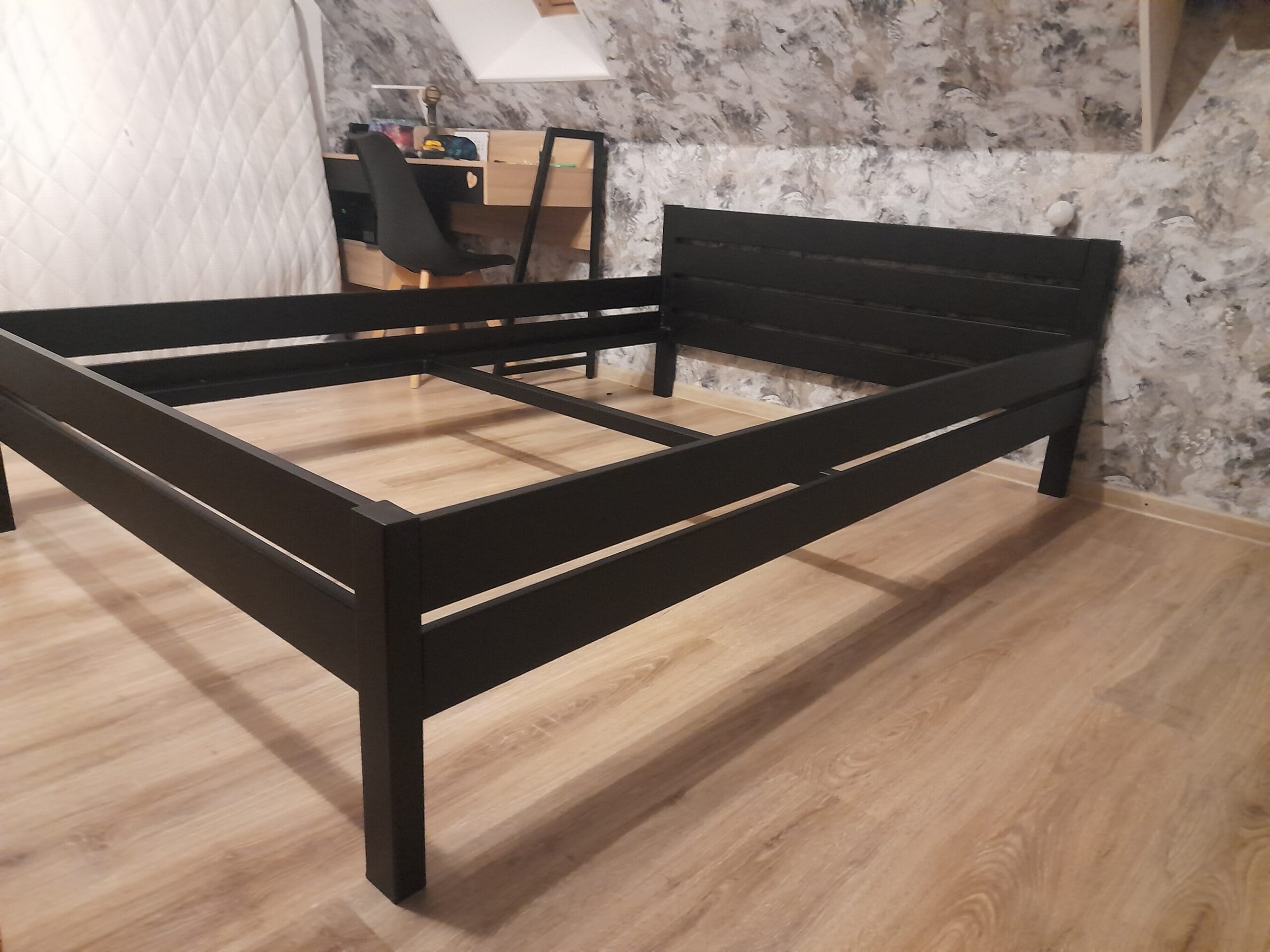 Łóżko metalowe , profil czarny